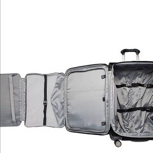 Travelpro Crew 11 Expandable 25” Spinner